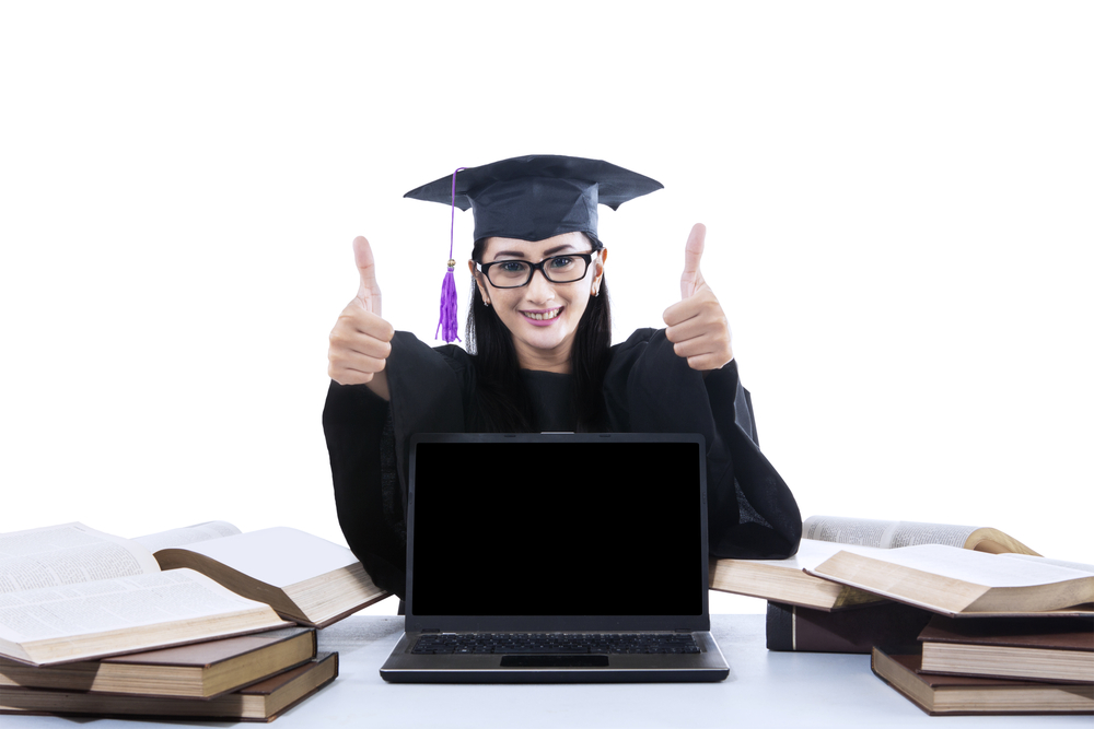 4 Pros to Pursuing An Online Degree